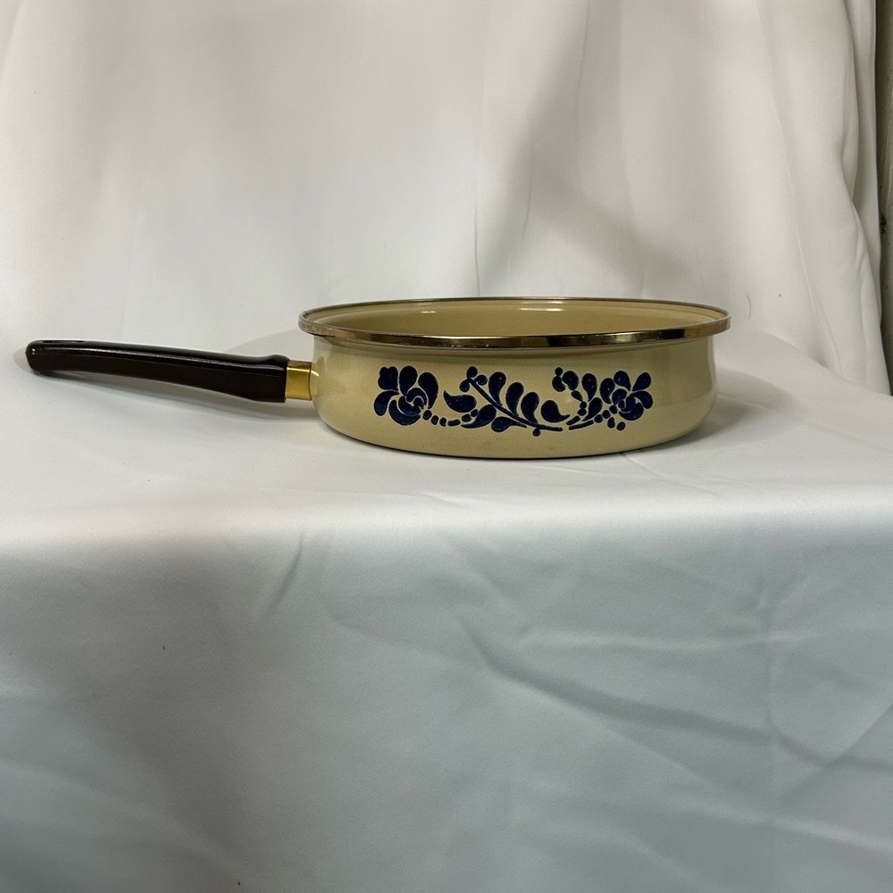 Pfaltzgraff Vintage Folk Art Skillet Pan-No lid